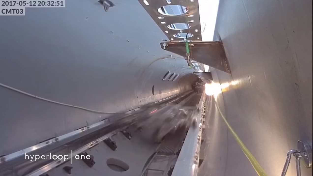 На тестах вакуумного шаттла HyperLoop было использовано оборудование Ubiquiti. На тестах вакуумного шаттла HyperLoop было использовано оборудование Ubiquiti.