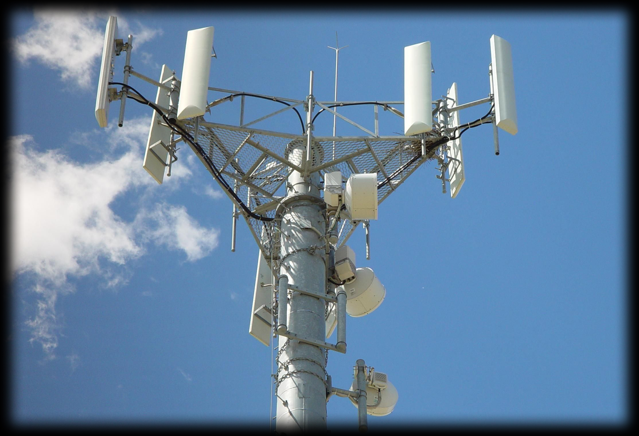 Wi-Fi антенна на HOTLINE - купить WI fi антенны | выгодные цены в Киеве, Харькове, Днепре, Одессе Дополнительная Wi-Fi антенна в квартире или доме