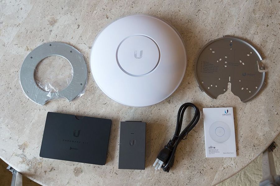 Точка доступа Ubiquiti UniFi AC PRO AP разъемы