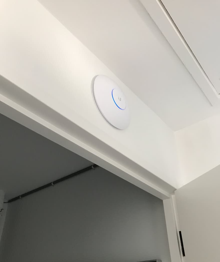 Точка доступа Ubiquiti UniFi HD разъемы