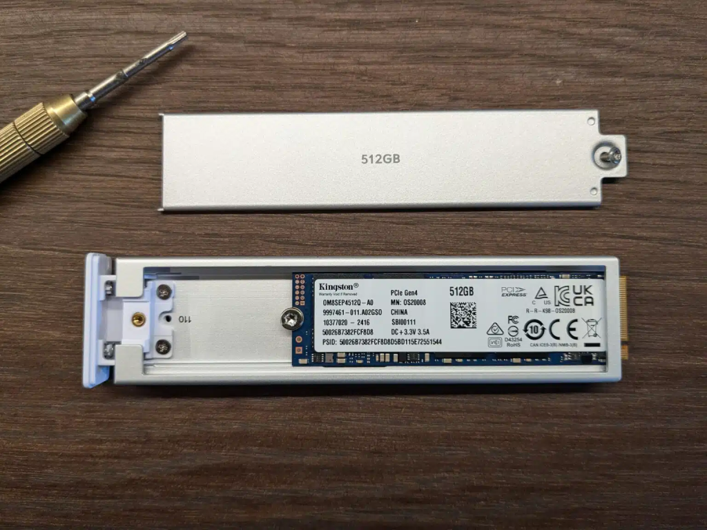 SSD внутри корзинки