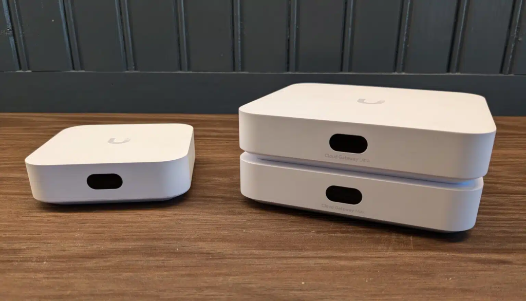 UniFi Express (слева) и Cloud Gateway Max, Ultra